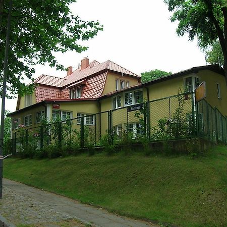 Hotel Pod Platanami Trzebnica Dış mekan fotoğraf
