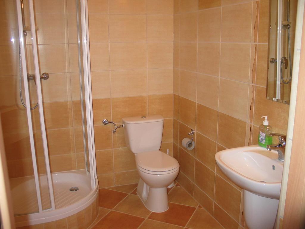 Hotel Pod Platanami Trzebnica Dış mekan fotoğraf