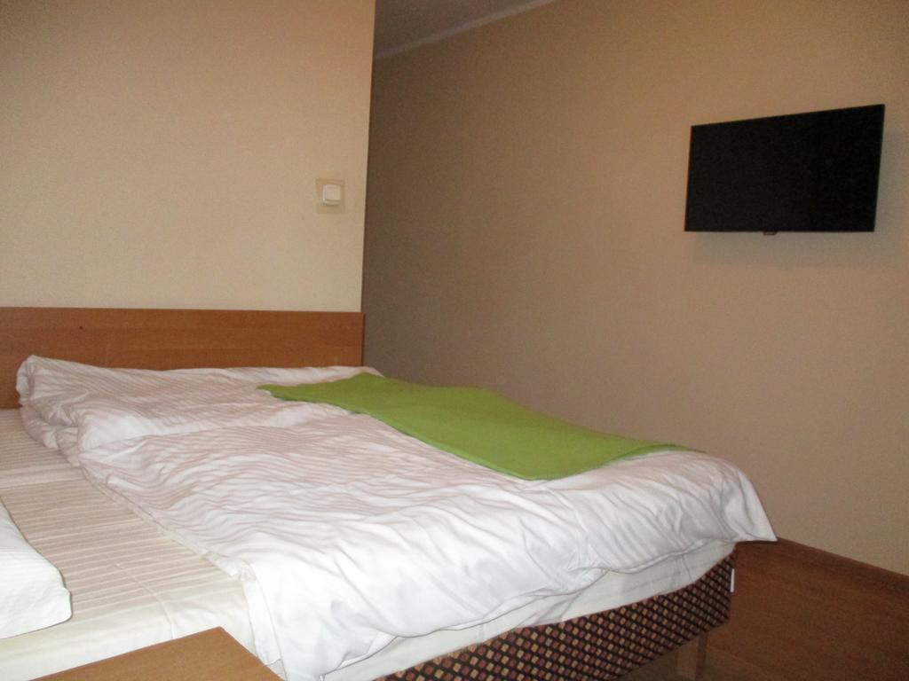 Hotel Pod Platanami Trzebnica Dış mekan fotoğraf