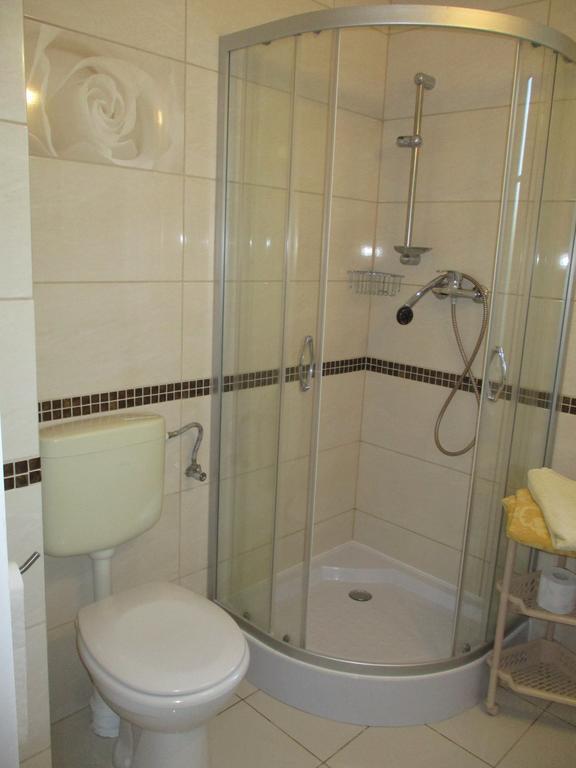 Hotel Pod Platanami Trzebnica Dış mekan fotoğraf