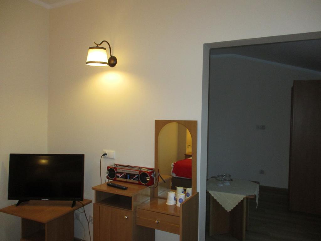 Hotel Pod Platanami Trzebnica Dış mekan fotoğraf
