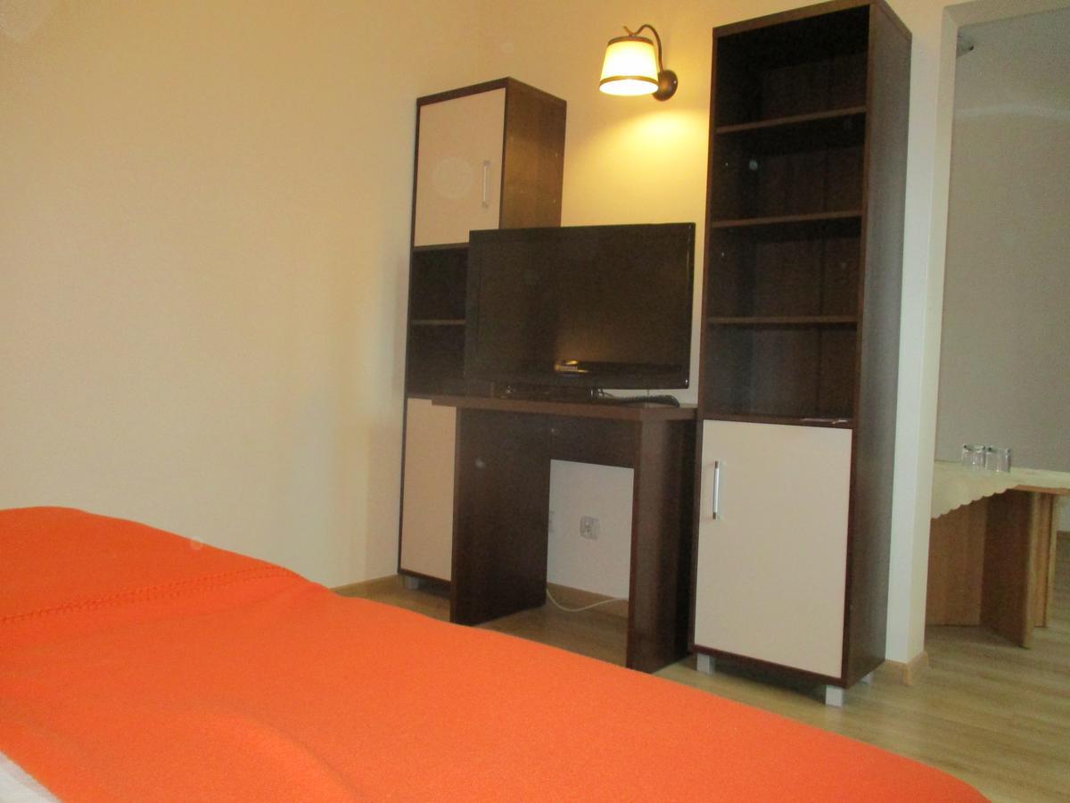 Hotel Pod Platanami Trzebnica Dış mekan fotoğraf