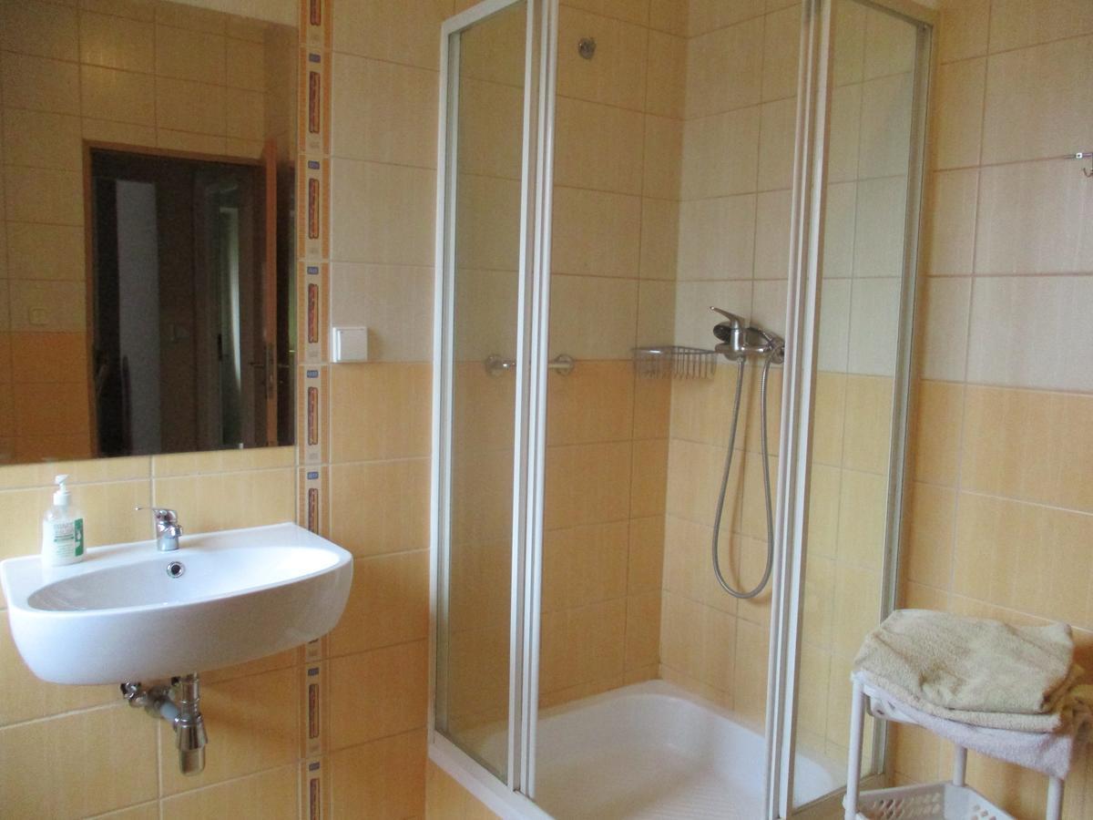 Hotel Pod Platanami Trzebnica Dış mekan fotoğraf