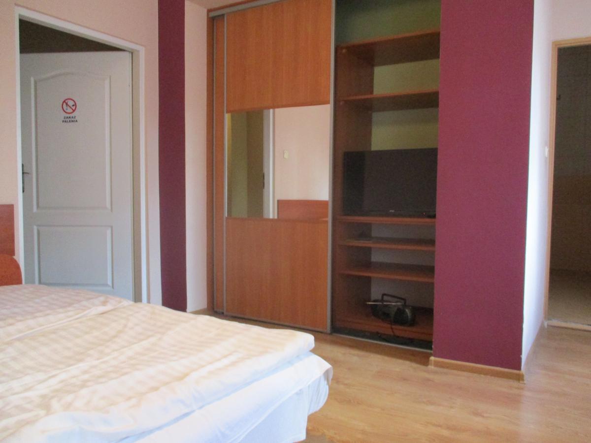 Hotel Pod Platanami Trzebnica Dış mekan fotoğraf